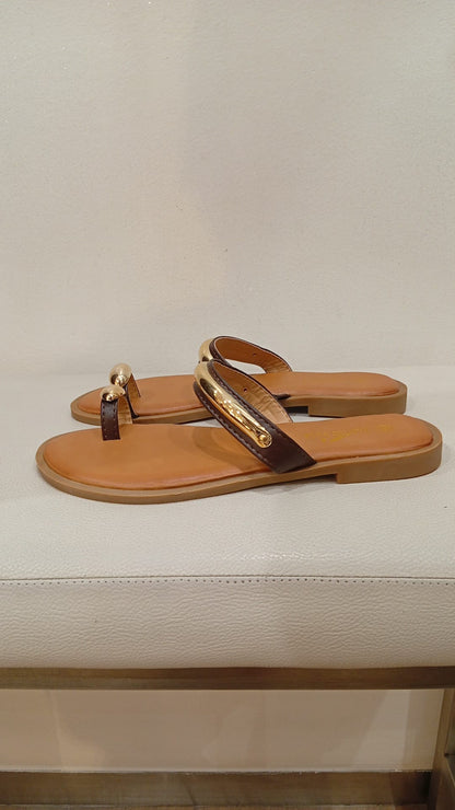 Sandalo Flat "Gold Detail" con Fascia e Anello per Alluce