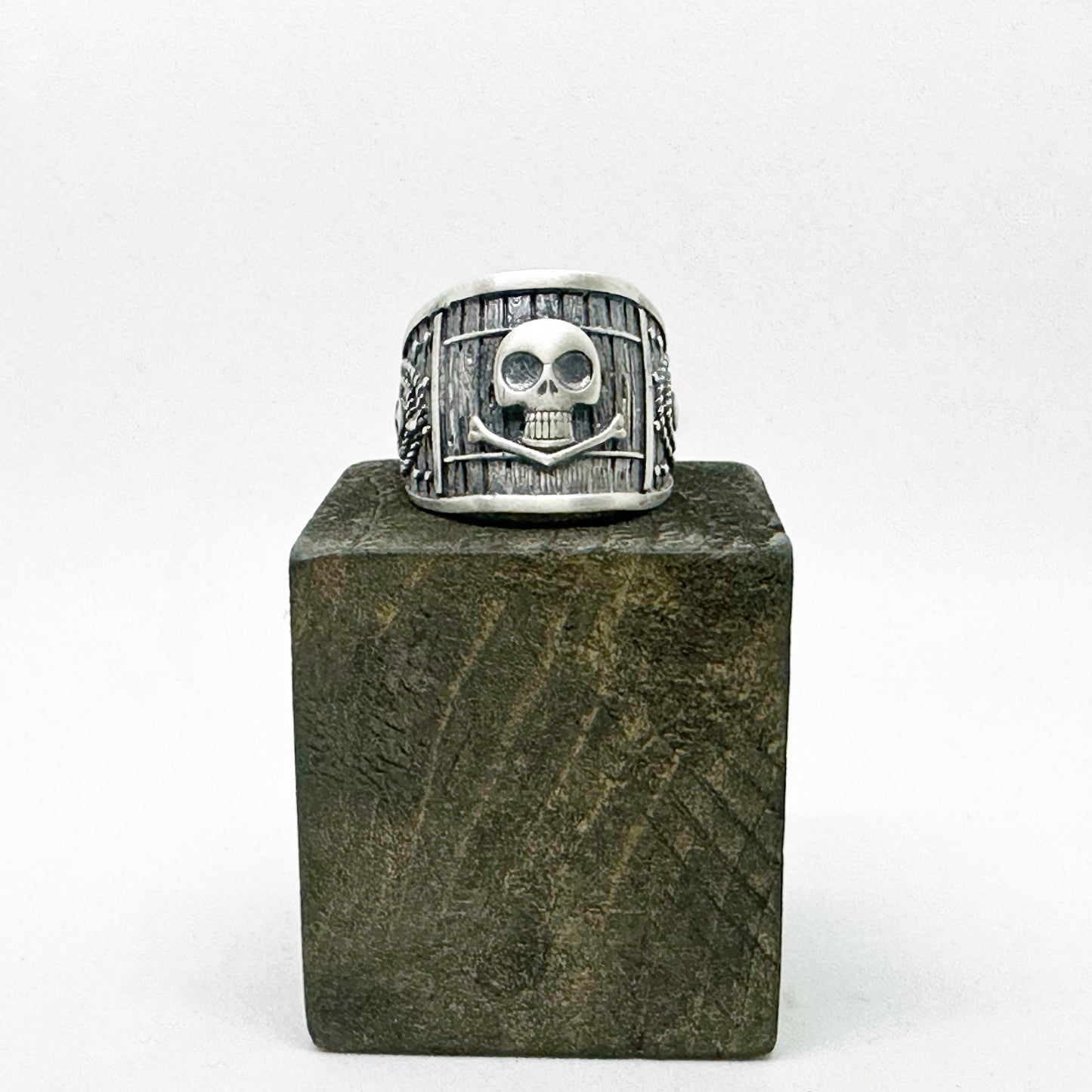 Anello Uomo Argento Black Sails: Accessorio da Pirata.