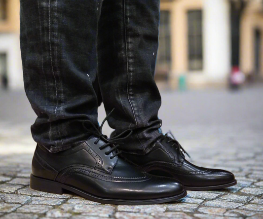 Scarpa stringata
